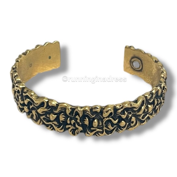 Gucci Lion Mane Cuff Bracelet In Aged Gold-tone With Crystal - Picture 6 of 13